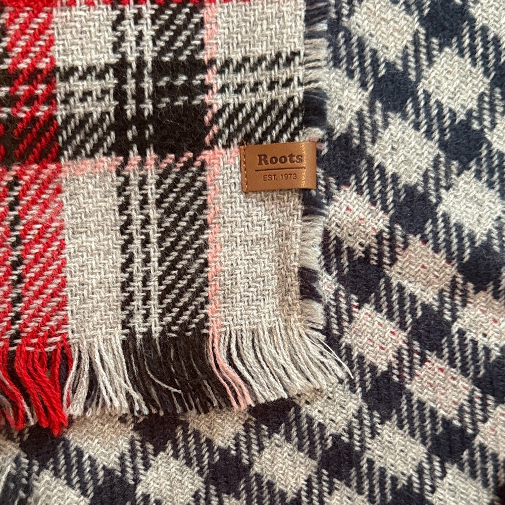 Roots Cumberland Plaid Scarf Red Grey Black O/S – Cozy Cabin Style - Picture 3 of 4